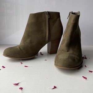 Old Navy olive green suede booties. Size 9